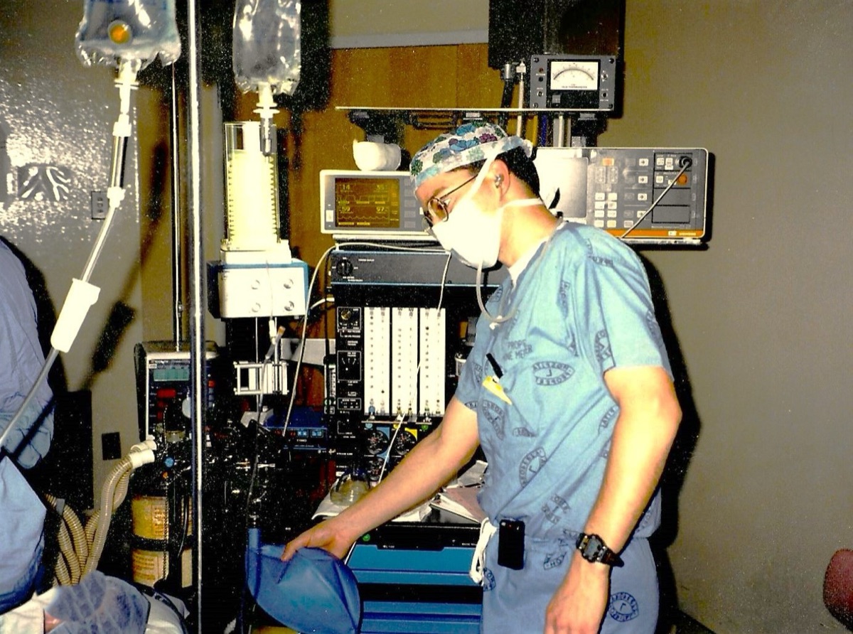 Dr. Mike Katz in scrubs and mask at an anesthesia station in the operating room